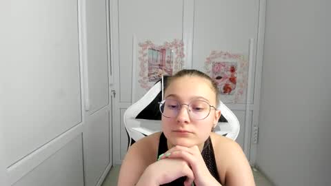 Snapshot of queen_amelie chatting on 06.07.26 Amelie online show from 06.07.26
