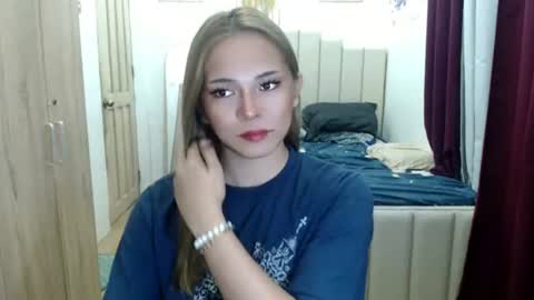 Snapshot of queen_heart0 chatting on 06.12.26 shawny online show from 06.12.26