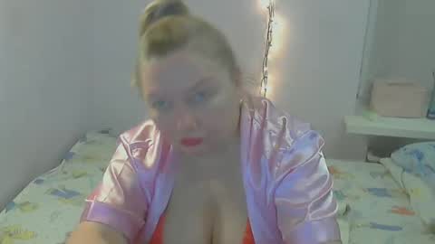 Snapshot of queen_jane8 chatting on 12.18.24 queen_jane8 online show from 12.18.24