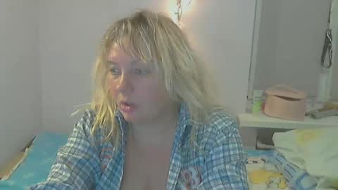 Snapshot of queen_jane8 chatting on 02.15.25 queen_jane8 online show from 02.15.25