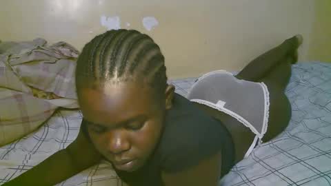 Snapshot of queen_latasha chatting on 04.22.26 queen_latasha online show from 04.22.26