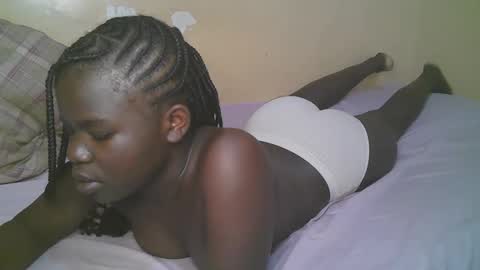 Snapshot of queen_latasha chatting on 05.03.26 queen_latasha online show from 05.03.26