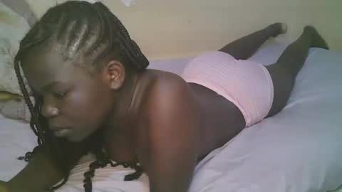 Snapshot of queen_latasha chatting on 05.06.26 queen_latasha online show from 05.06.26