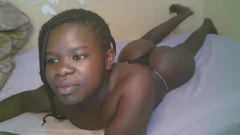 Snapshot of queen_latasha chatting on 05.19.26 queen_latasha online show from 05.19.26