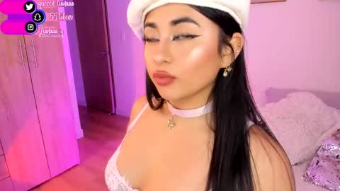 Snapshot of queen_liana chatting on 01.02.25 Liana online show from 01.02.25