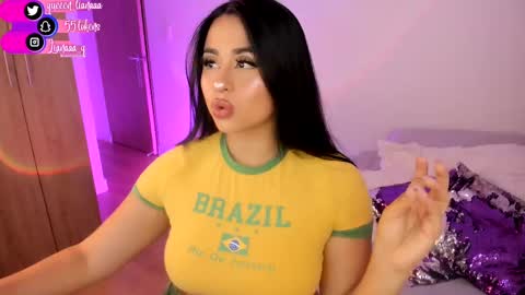 Snapshot of queen_liana chatting on 03.12.25 Liana online show from 03.12.25