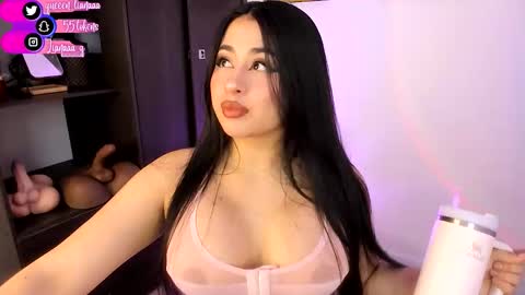 Snapshot of queen_liana chatting on 11.12.25 Liana online show from 11.12.25