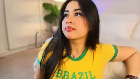 Snapshot of queen_liana chatting on 02.19.26 Liana online show from 02.19.26