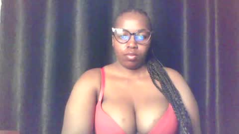 Snapshot of queen_melanine chatting on 06.14.26 QUEEN online show from 06.14.26