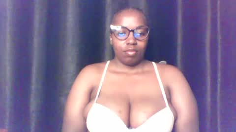 Snapshot of queen_melanine chatting on 06.15.26 QUEEN online show from 06.15.26