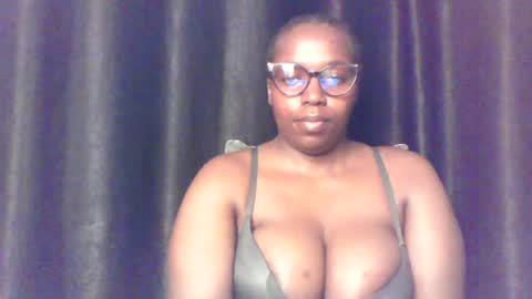 Snapshot of queen_melanine chatting on 06.24.26 QUEEN online show from 06.24.26