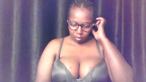 Snapshot of queen_melanine chatting on 07.02.26 QUEEN online show from 07.02.26