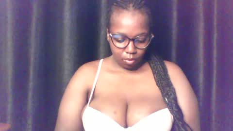 Snapshot of queen_melanine chatting on 07.05.26 QUEEN online show from 07.05.26