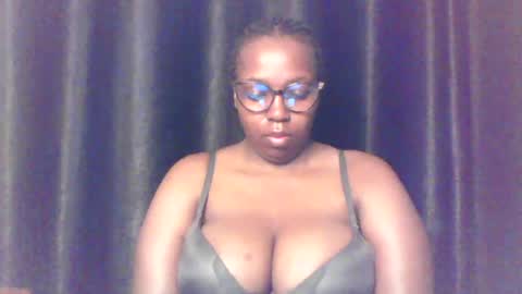 Snapshot of queen_melanine chatting on 07.10.26 QUEEN online show from 07.10.26