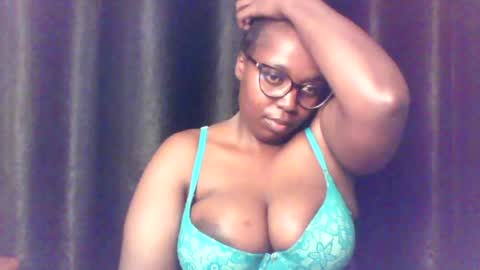 Snapshot of queen_melanine chatting on 07.11.26 QUEEN online show from 07.11.26