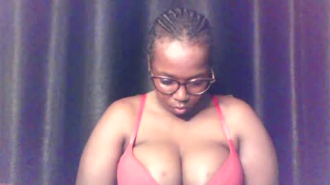 Snapshot of queen_melanine chatting on 07.15.26 QUEEN online show from 07.15.26