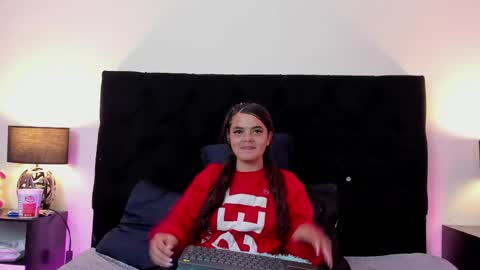 Snapshot of queen_misy chatting on 04.23.26 queen_misy online show from 04.23.26