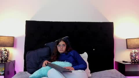 Snapshot of queen_misy chatting on 05.09.26 queen_misy online show from 05.09.26