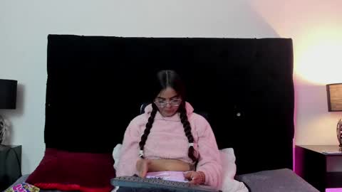 Snapshot of queen_misy chatting on 05.10.26 queen_misy online show from 05.10.26