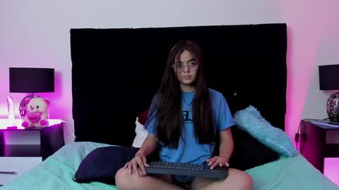Snapshot of queen_misy chatting on 05.24.26 queen_misy online show from 05.24.26