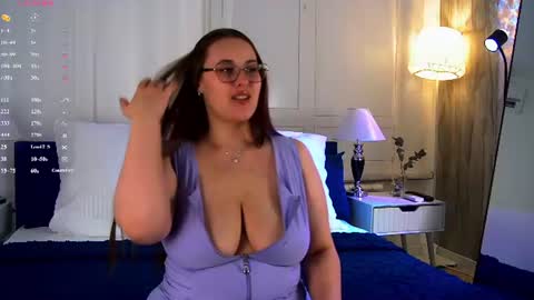 Snapshot of queen_monica chatting on 06.27.26 Monica online show from 06.27.26