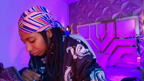Snapshot of queen_perla_ chatting on 04.23.26 online show from 04.23.26
