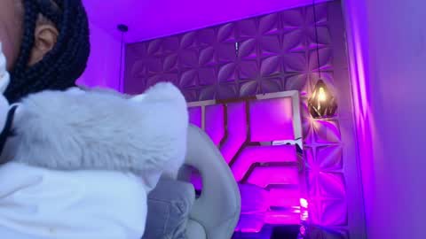 Snapshot of queen_perla_ chatting on 04.26.26 online show from 04.26.26
