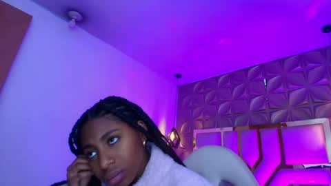 Snapshot of queen_perla_ chatting on 05.01.26 online show from 05.01.26