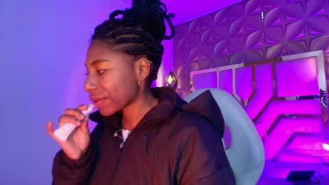 Snapshot of queen_perla_ chatting on 05.07.26 online show from 05.07.26
