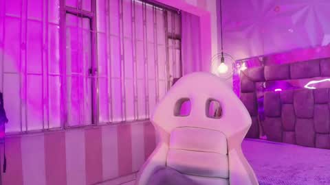 Snapshot of queen_perla_ chatting on 05.10.26 online show from 05.10.26