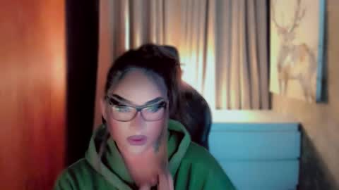 Snapshot of queenarthalia chatting on 03.27.26 ARTHA online show from 03.27.26