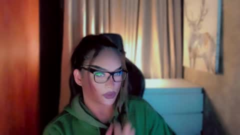 Snapshot of queenarthalia chatting on 03.31.26 ARTHA online show from 03.31.26