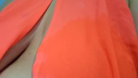 Snapshot of queenbea1369 chatting on 12.17.24 queenbea1369 online show from 12.17.24