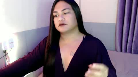 Snapshot of queenbee_mistress chatting on 02.16.25 queenbee_mistress online show from 02.16.25