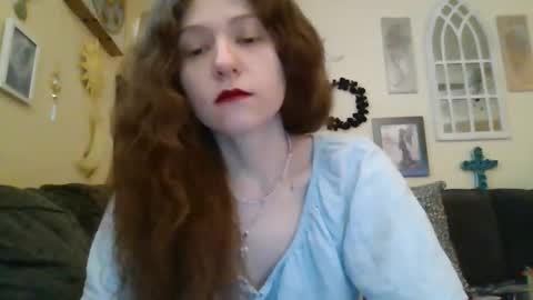 Snapshot of queencrimsonlvx chatting on 04.16.26 queencrimsonlvx online show from 04.16.26