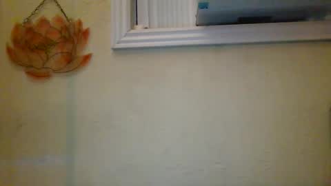 Snapshot of queencrimsonlvx chatting on 04.22.26 queencrimsonlvx online show from 04.22.26