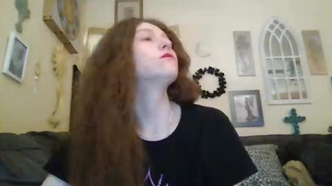 Snapshot of queencrimsonlvx chatting on 04.24.26 queencrimsonlvx online show from 04.24.26