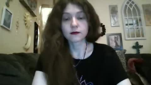 Snapshot of queencrimsonlvx chatting on 04.26.26 queencrimsonlvx online show from 04.26.26