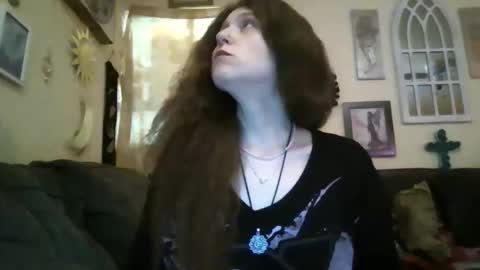 Snapshot of queencrimsonlvx chatting on 05.06.26 queencrimsonlvx online show from 05.06.26