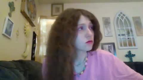 Snapshot of queencrimsonlvx chatting on 05.15.26 queencrimsonlvx online show from 05.15.26