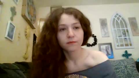 Snapshot of queencrimsonlvx chatting on 05.31.26 queencrimsonlvx online show from 05.31.26