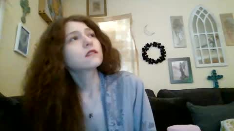 queencrimsonlvx online show from 06.21.26
