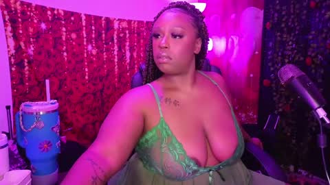 Snapshot of queencroze chatting on 05.21.26 Queen Cherise Roze online show from 05.21.26
