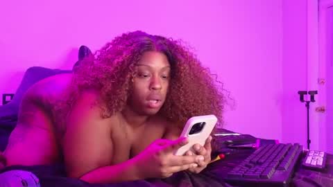 Snapshot of queencroze chatting on 07.01.26 Queen Cherise Roze online show from 07.01.26