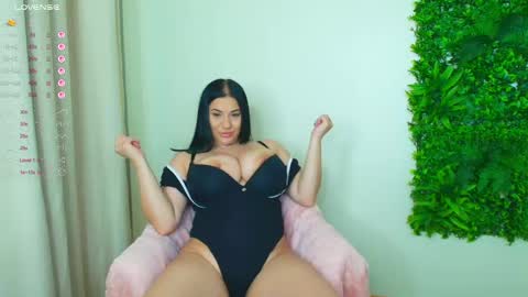 Snapshot of queenevamariaa chatting on 04.23.26 Help me to reach 150 K followers online show from 04.23.26