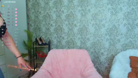 Snapshot of queenevamariaa chatting on 05.08.26 Help me to reach 150 K followers online show from 05.08.26
