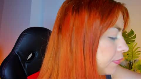 Snapshot of queengrett chatting on 05.08.26 Queen online show from 05.08.26
