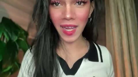 Snapshot of queenn_xxx chatting on 09.08.25 QUEEN online show from 09.08.25