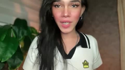 Snapshot of queenn_xxx chatting on 09.14.25 QUEEN online show from 09.14.25