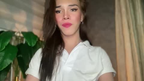 Snapshot of queenn_xxx chatting on 09.30.25 QUEEN online show from 09.30.25